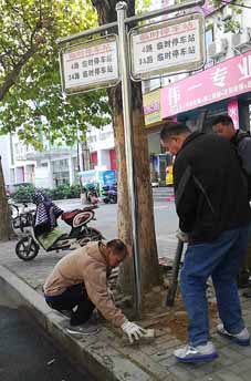 現(xiàn)場辦公，把整改成效落實到群眾心坎上