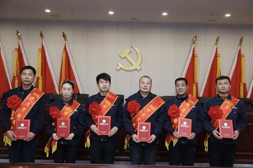 0204 節(jié)能能手從左至右依次為 石亞杰、沈小慶、楊興忠、于俊國、權(quán)振利、吳偉偉.jpg