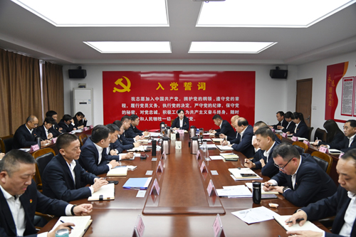 打好“收官戰(zhàn)” 謀好“開(kāi)局篇”！洛陽(yáng)公交集團(tuán)召開(kāi)11月董事長(zhǎng)月調(diào)度會(huì)02.JPG